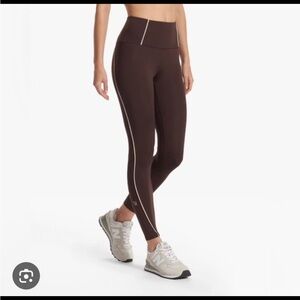 Vuori Evolve lunar legging in mahogany brown - Medium. Like new condition !